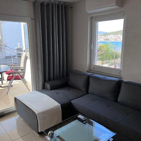 Apartment Mira - Sea View Trogir Extérieur photo