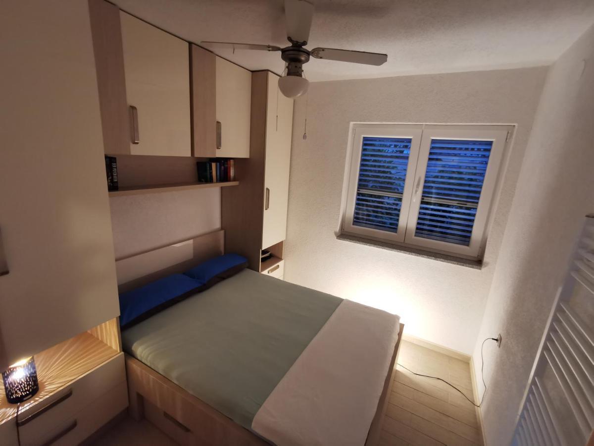 Apartment Mira - Sea View Trogir Extérieur photo